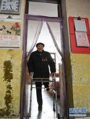 �D�Ĺ���ح��������(x��)��ƽ��ָʾ��ʾ�и߶��u(p��ng)�r(ji��)